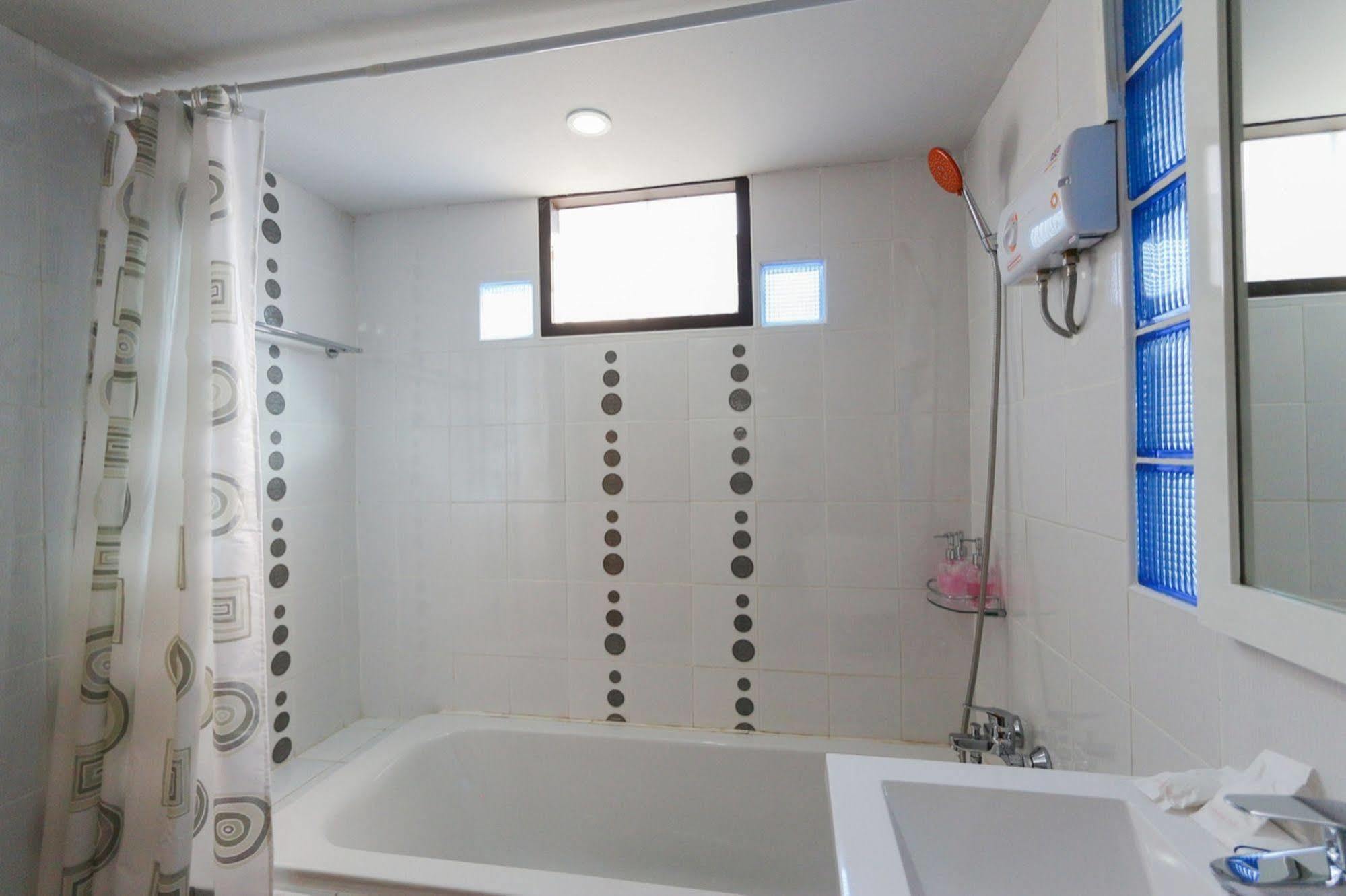 לואי The Stay Guest House מראה חיצוני תמונה